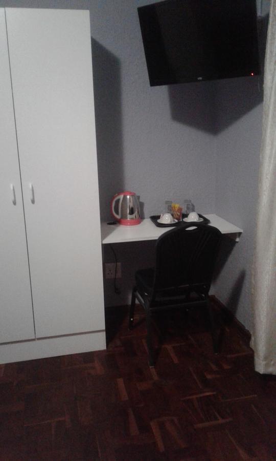 Acacia Guesthouse Kempton Park Buitenkant foto