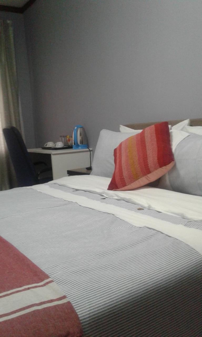 Acacia Guesthouse Kempton Park Buitenkant foto